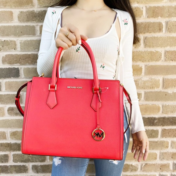 Michael Kors Handbags - 🌟SALE🌟💕💕NWT Michael Kors Satchel & Crossbody
